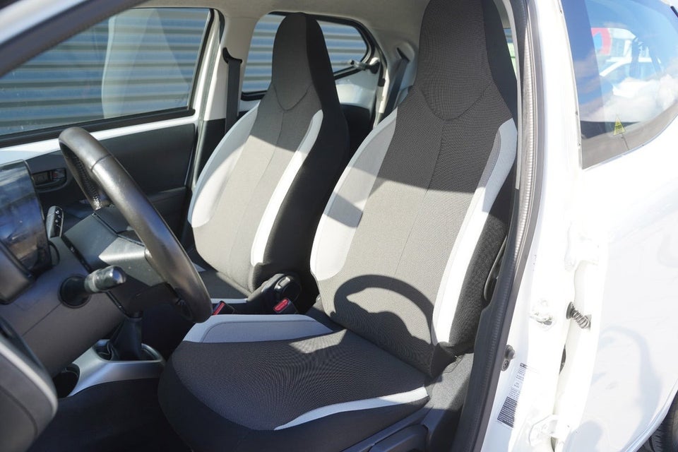 Toyota Aygo 1,0 VVT-i x-play 5d