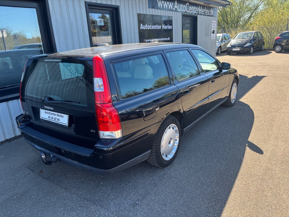 Volvo V70 2,4 140 Momentum 5d