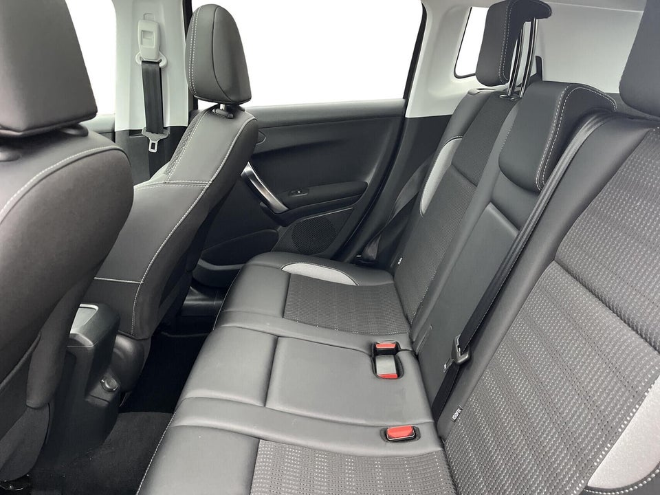 Peugeot 2008 1,6 BlueHDi 100 Allure Sky 5d