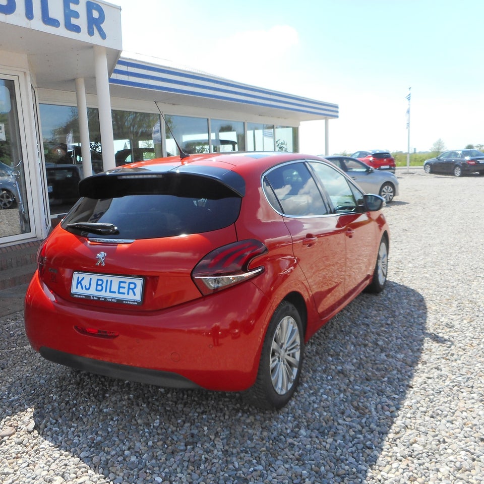 Peugeot 208 1,6 BlueHDi 100 Allure Sky 5d
