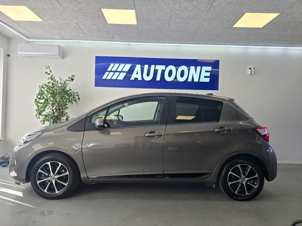 Toyota Yaris 1,5 Hybrid H3 Limited Smart e-CVT 5d