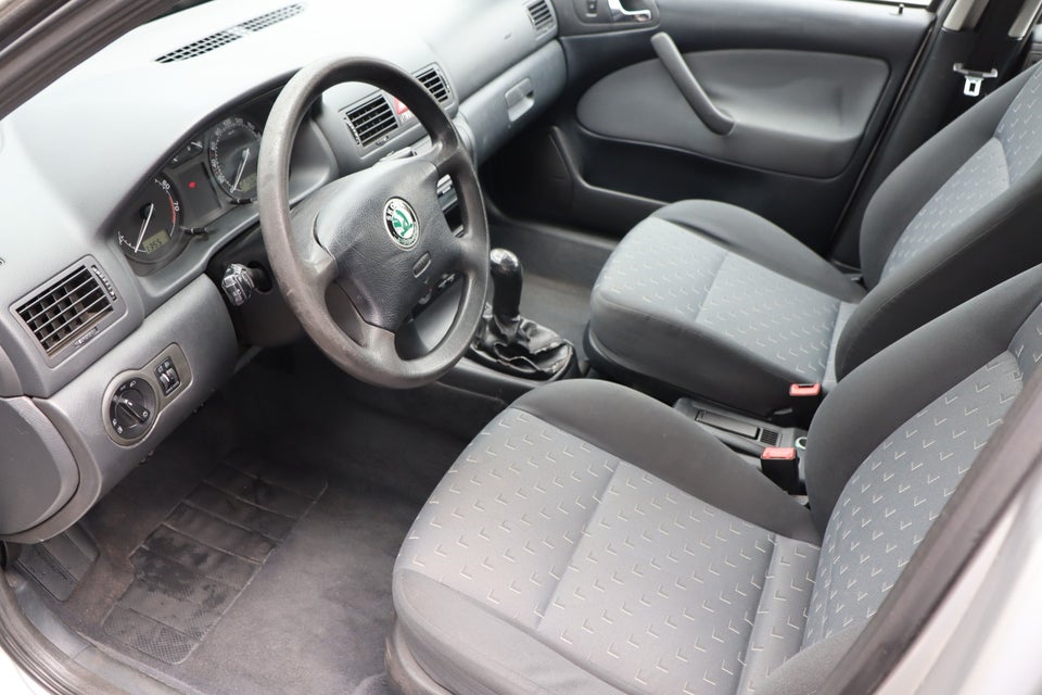 Skoda Octavia 1,6 Classic Combi 5d