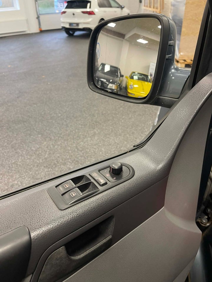 VW Caravelle 2,5 TDi 130 Comfortline aut. lang 4d