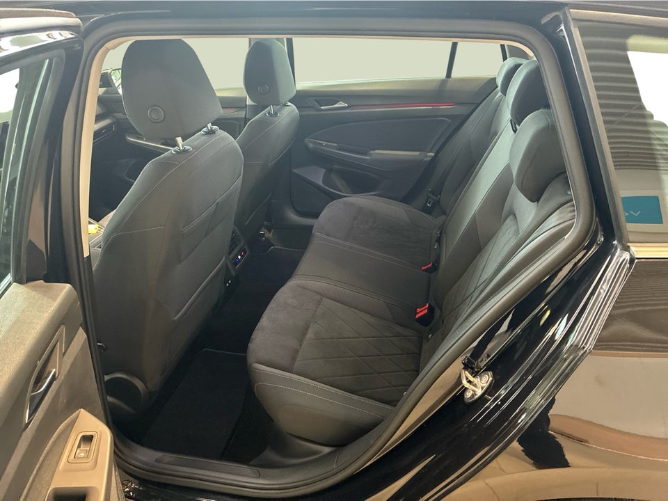 VW Golf VIII 1,5 eTSi 150 Style Variant DSG 5d