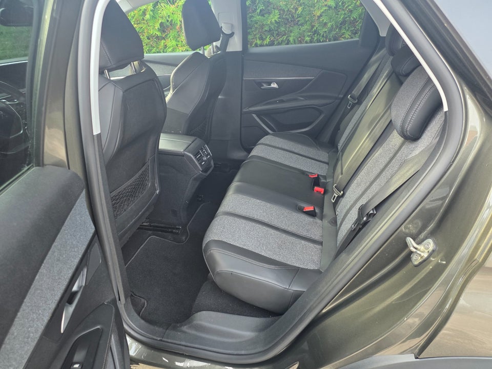 Peugeot 3008 1,2 e-THP 130 Allure EAT6 5d