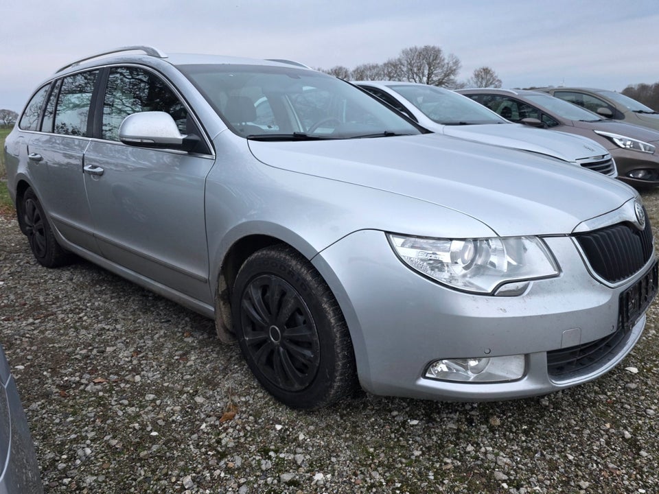 Skoda Superb 1,6 TDi 105 Elegance Combi GreenLine 5d