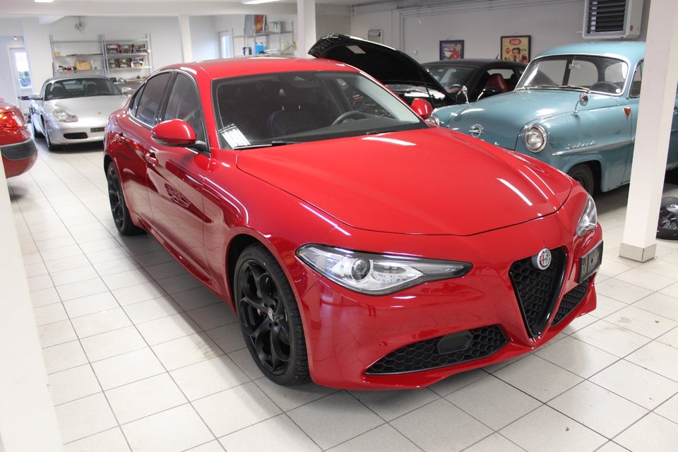 Alfa Romeo Giulia 2,0 T 200 Edizione aut. 4d