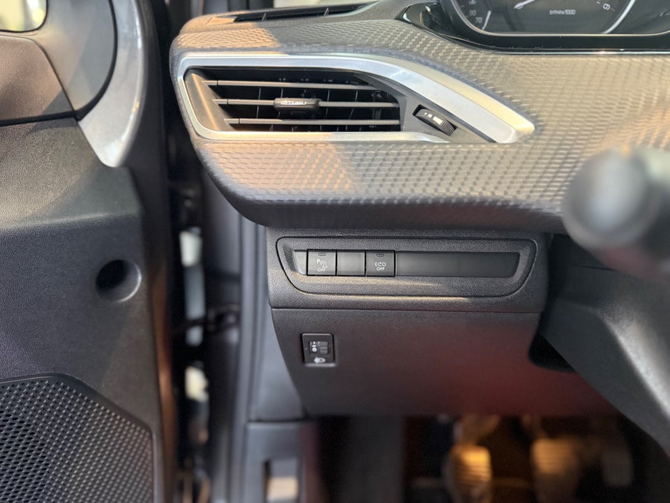 Peugeot 208 1,6 BlueHDi 100 Allure Sky 5d