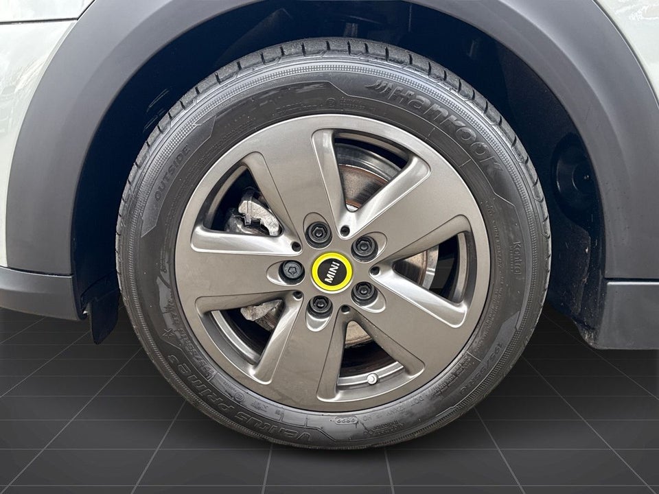 MINI Cooper SE Essential 3d