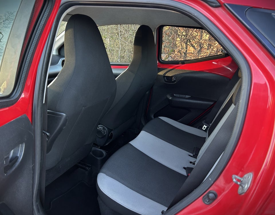 Toyota Aygo 1,0 VVT-i x-play x-touch 5d