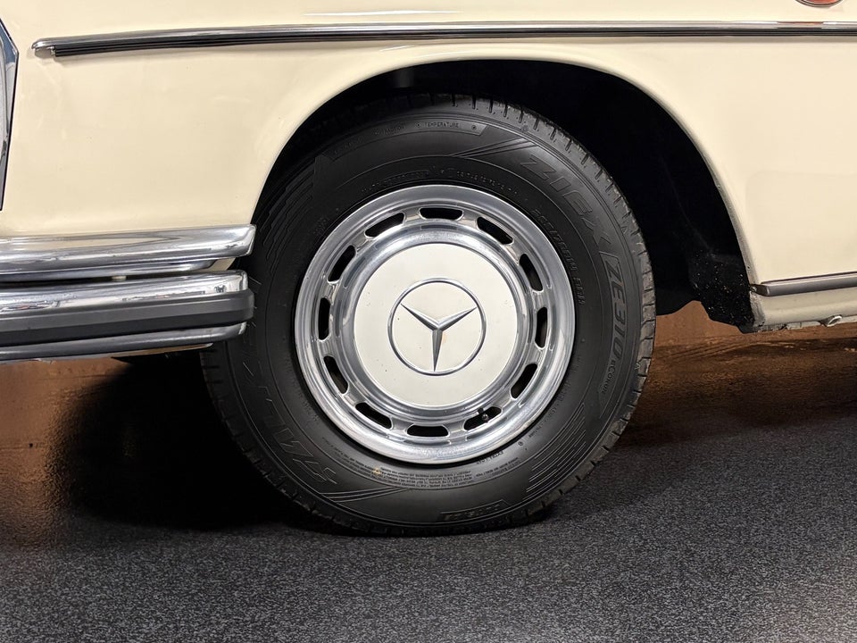 Mercedes 280 S 2,8  4d