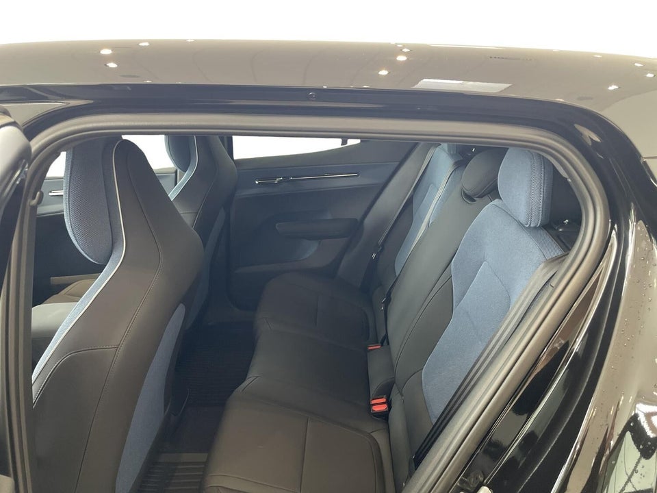 Volvo EX30 Extended Range Plus 5d