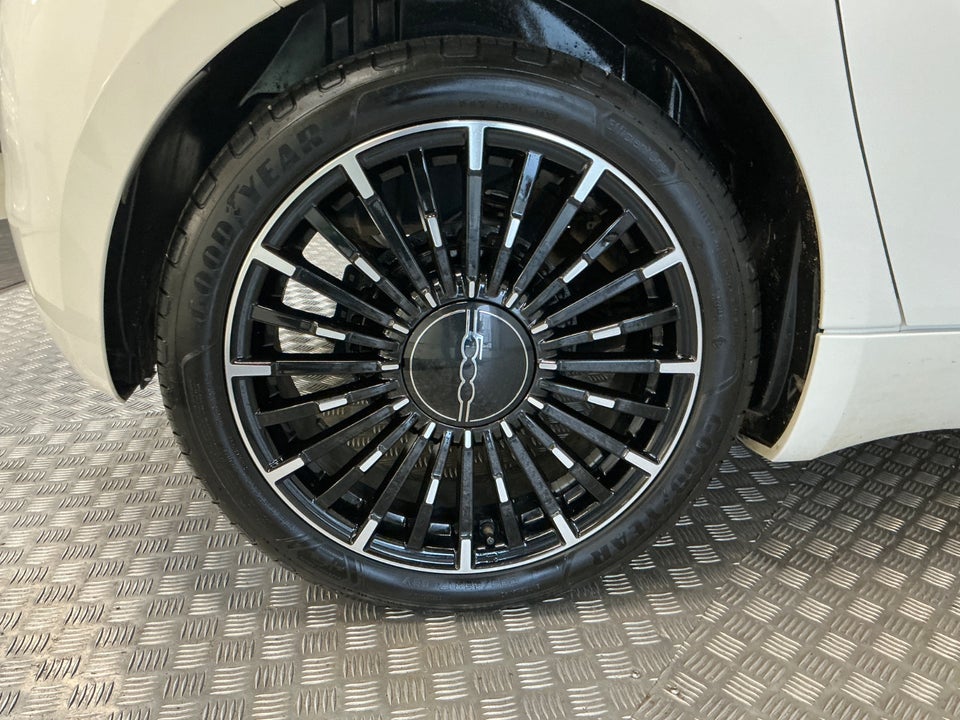 Fiat 500e 42 Icon Sky 3+1 4d