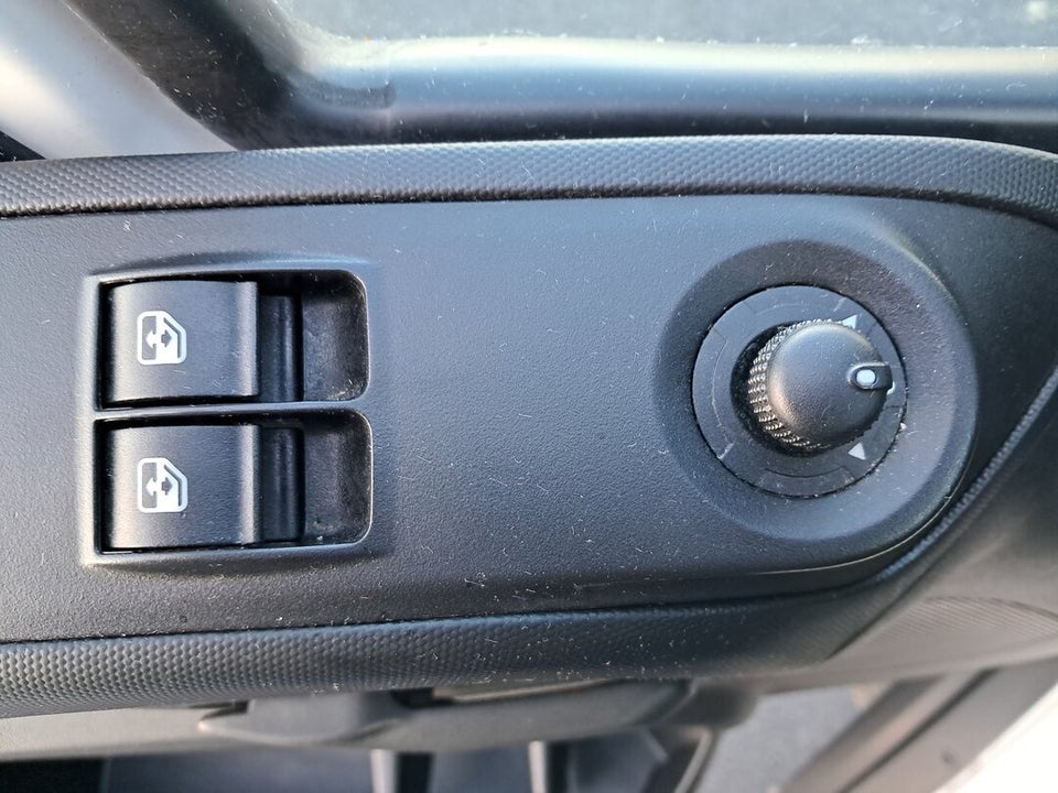 Iveco Daily 2,3 35S16 4100mm Box m/lift AG8