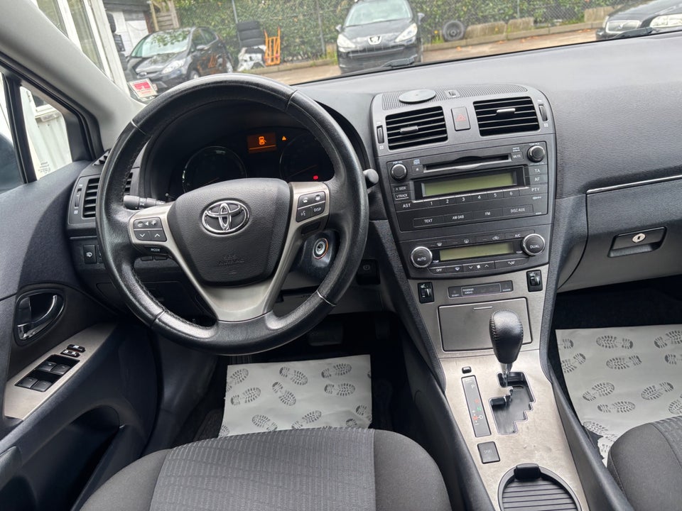Toyota Avensis 1,8 VVT-i T2 stc. E-CVT 5d