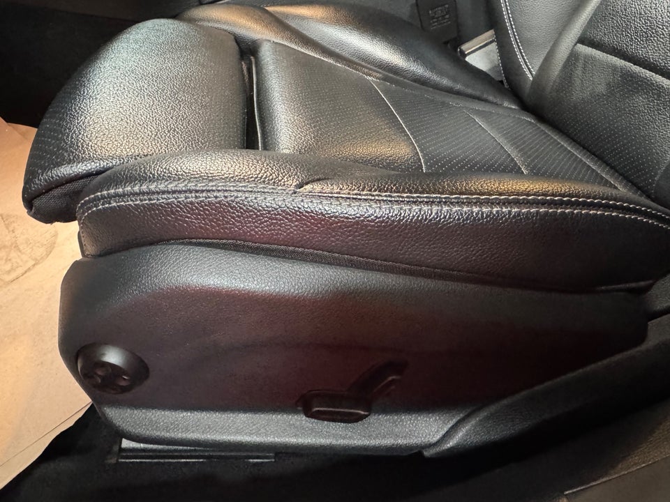 Mercedes C400 3,0 AMG Line stc. aut. 4Matic 5d