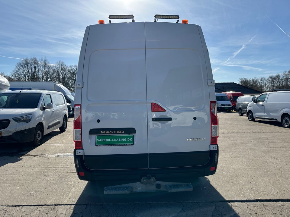 Renault Master IV T33 2,3 dCi 150 L2H2 Kassevogn