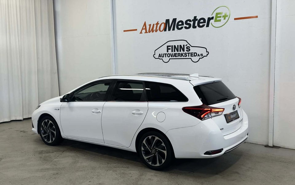 Toyota Auris 1,8 Hybrid H2 Style Skyview CVT 5d