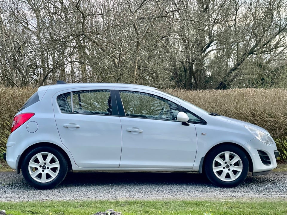 Opel Corsa 1,0 12V Essentia 5d