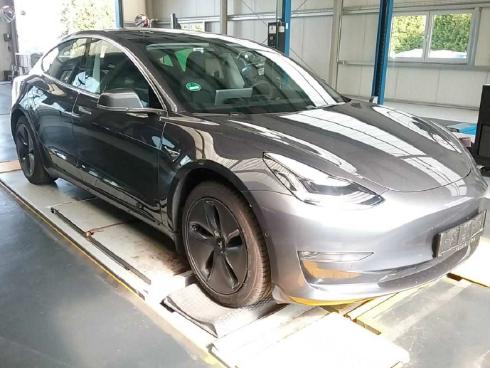 Tesla Model 3 Long Range AWD 4d