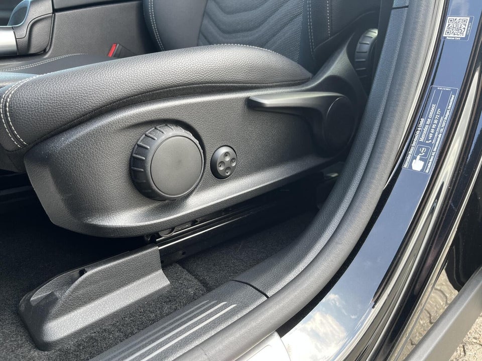 Mercedes EQA300 4Matic 5d