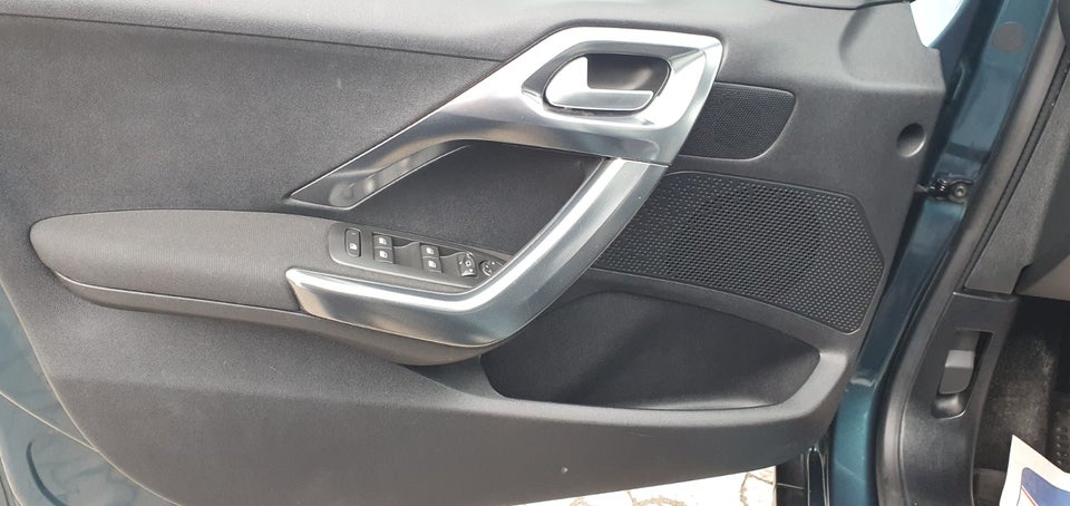 Peugeot 2008 1,2 e-THP 110 Allure Sky 5d