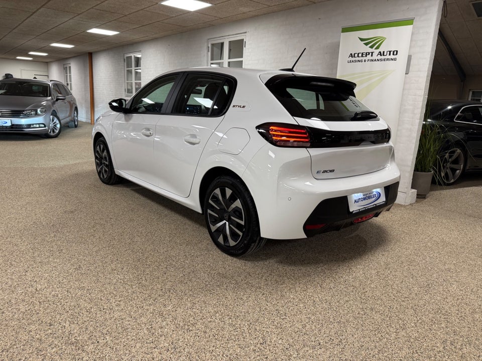Peugeot e-208 50 Style 5d