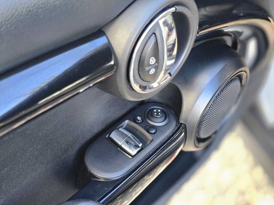 MINI Cooper SE Essential 3d