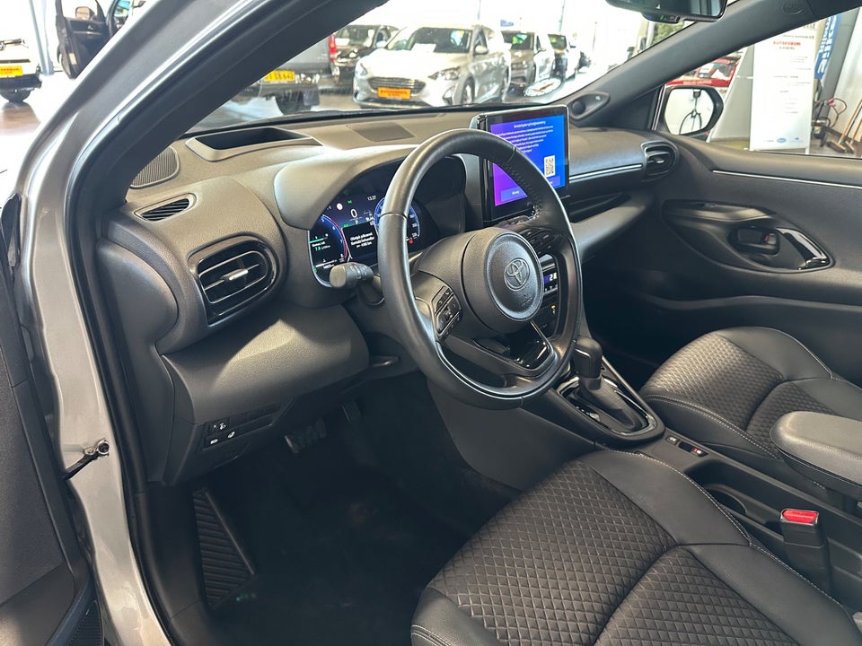 Toyota Yaris 1,5 Hybrid Executive e-CVT 5d