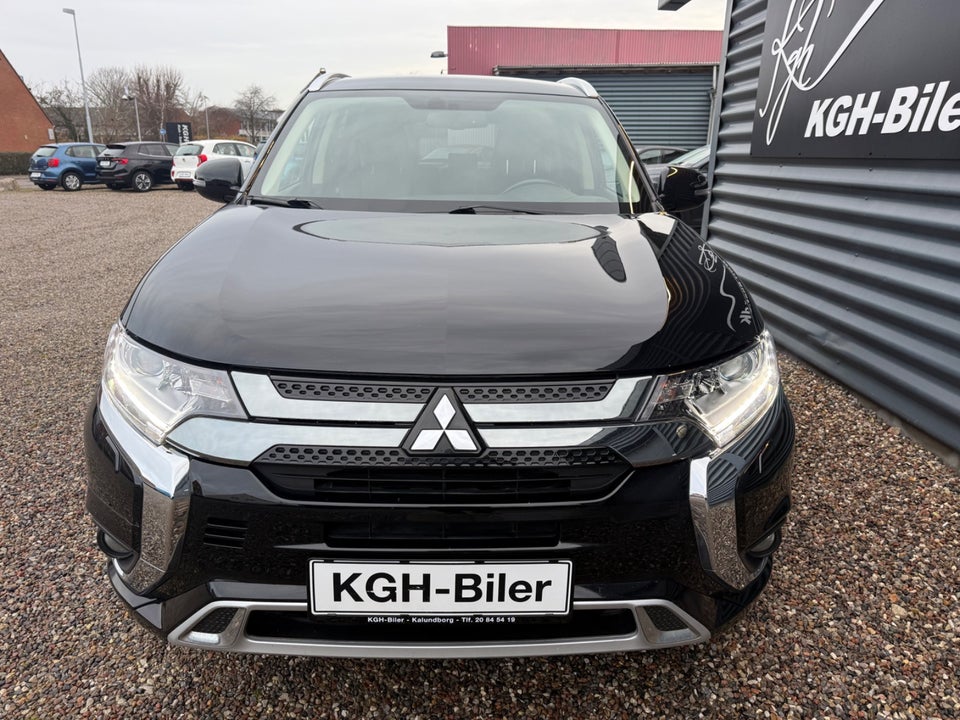 Mitsubishi Outlander 2,4 PHEV Invite CVT 4WD 5d