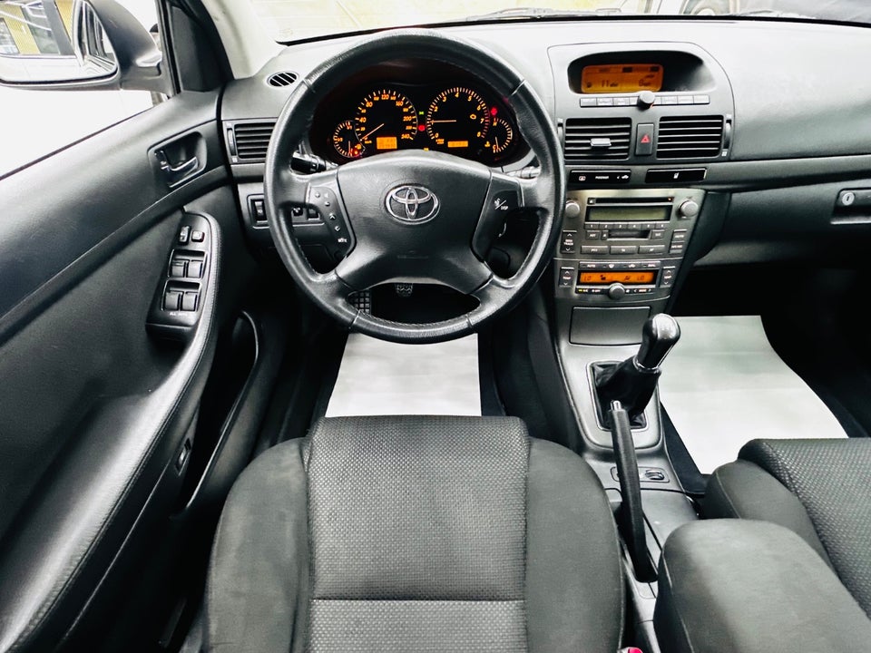 Toyota Avensis 1,8 VVT-i Sol 5d