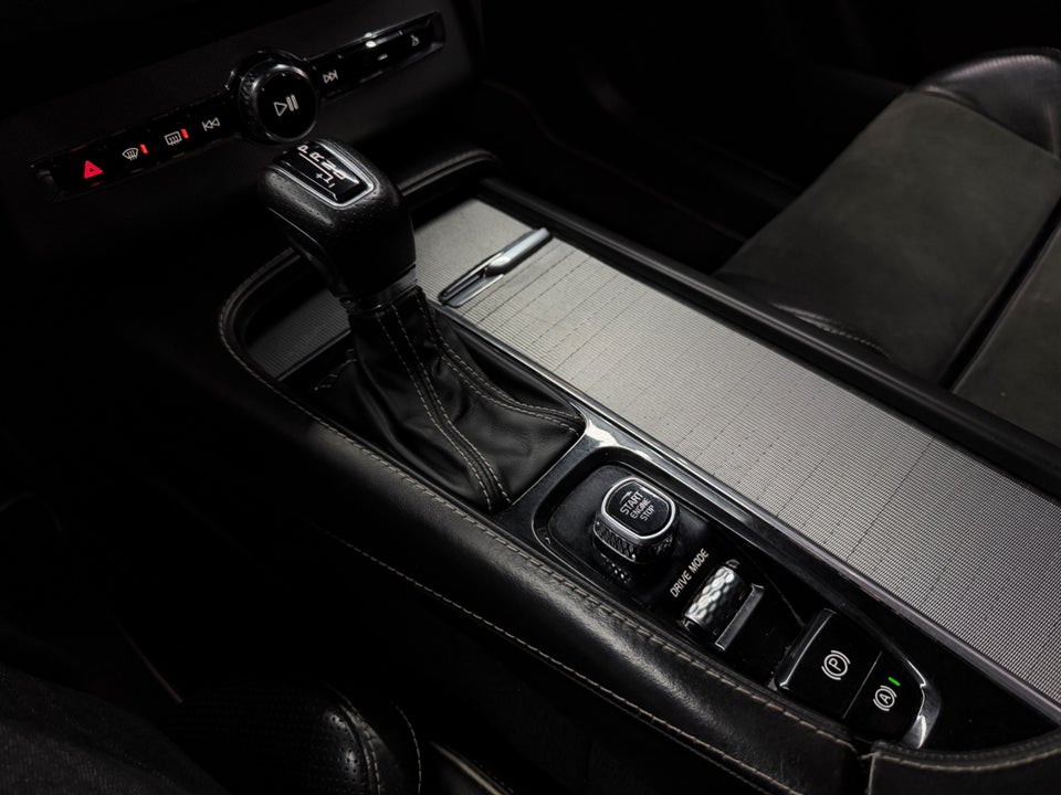 Volvo XC90 2,0 D5 235 R-Design aut. AWD 7prs 5d
