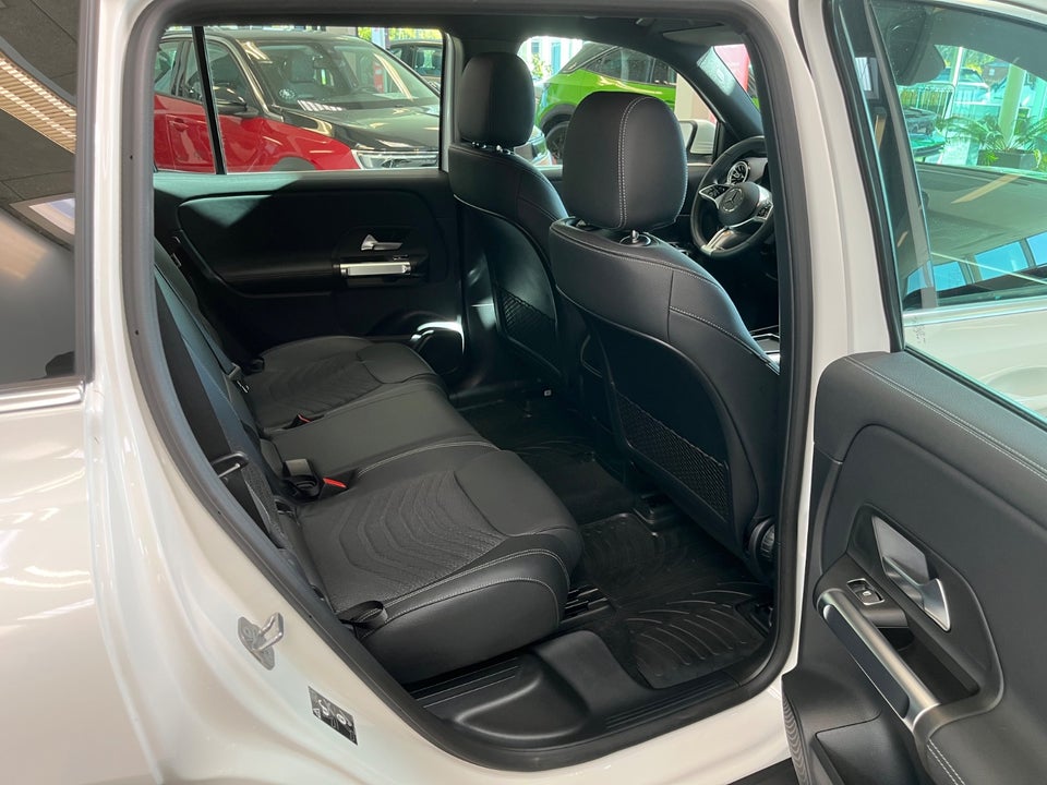 Mercedes EQB300 Progressive 4Matic 5d
