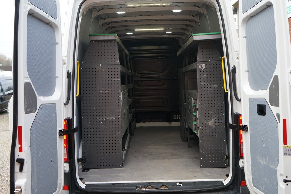 VW Crafter 35 2,0 TDi 177 Kassevogn L4H3