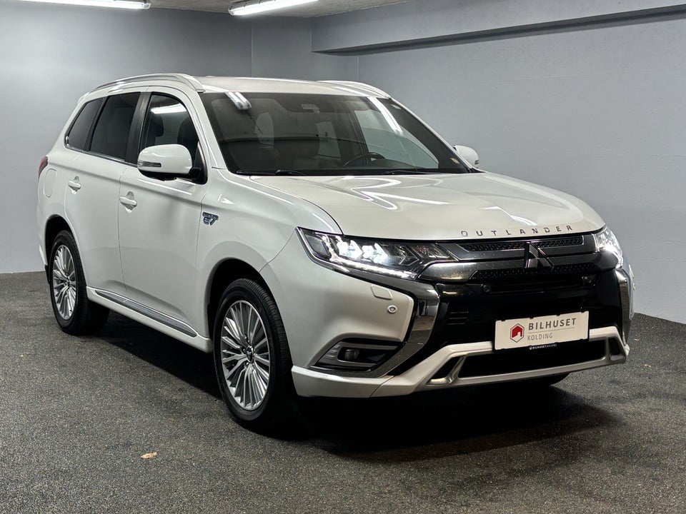 Mitsubishi Outlander 2,4 PHEV Instyle CVT 4WD 5d