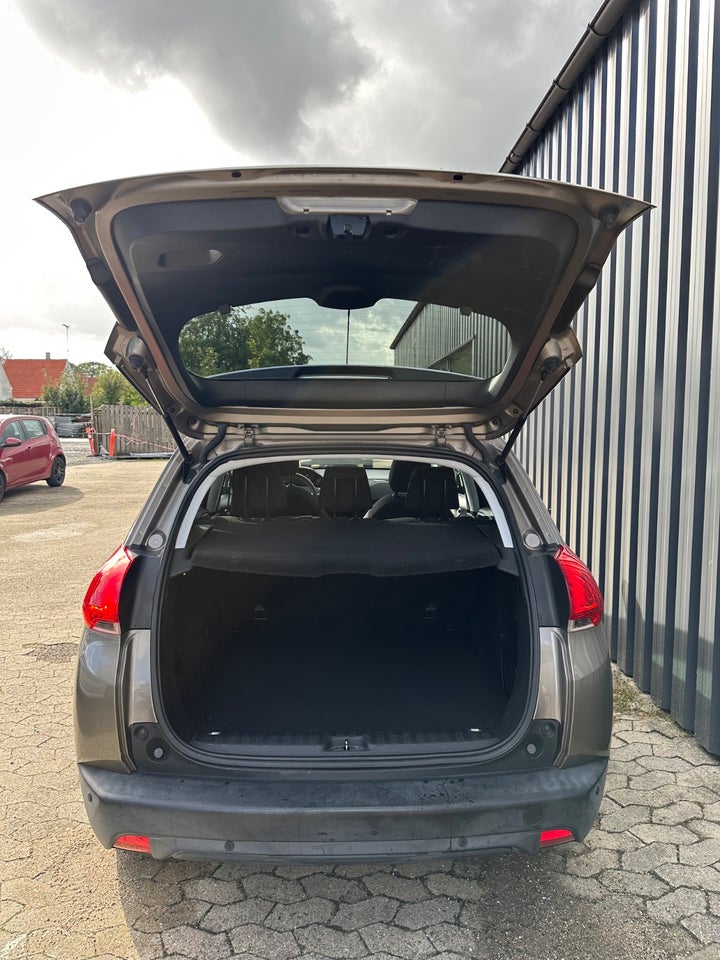 Peugeot 2008 1,2 VTi 82 Allure Sky 5d