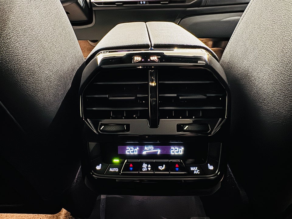 BMW iX xDrive40 Supercharged 5d