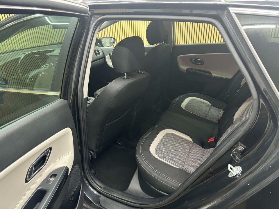 Kia Ceed 1,6 CRDi 110 Attraction 5d