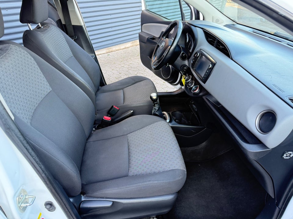 Toyota Yaris 1,3 VVT-i T2 Limited 5d