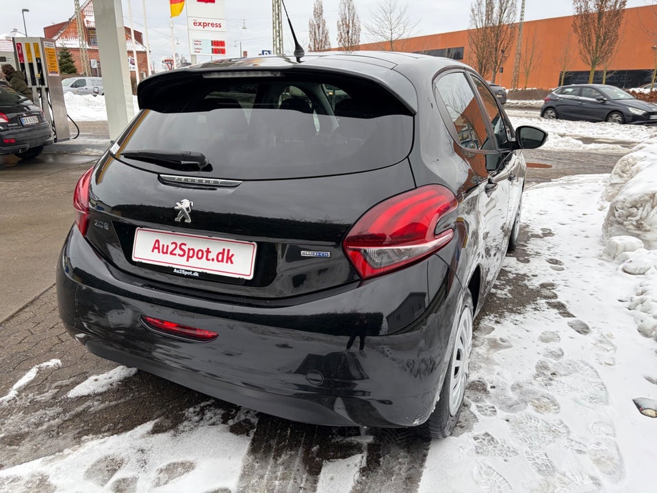 Peugeot 208 1,6 BlueHDi 100 Chili Sky 5d