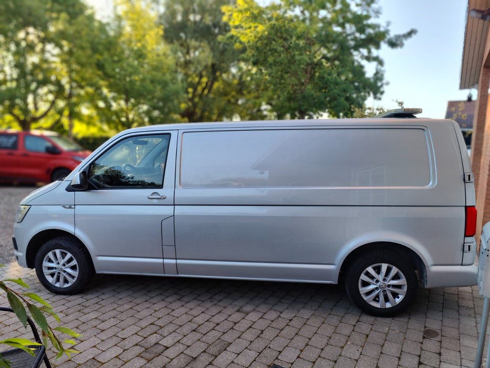 VW Transporter 2,0 TDi 150 Kassevogn DSG lang