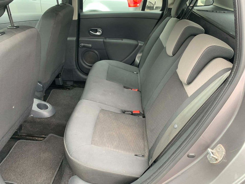 Renault Clio III 1,2 16V Authentique Sport Tourer 5d