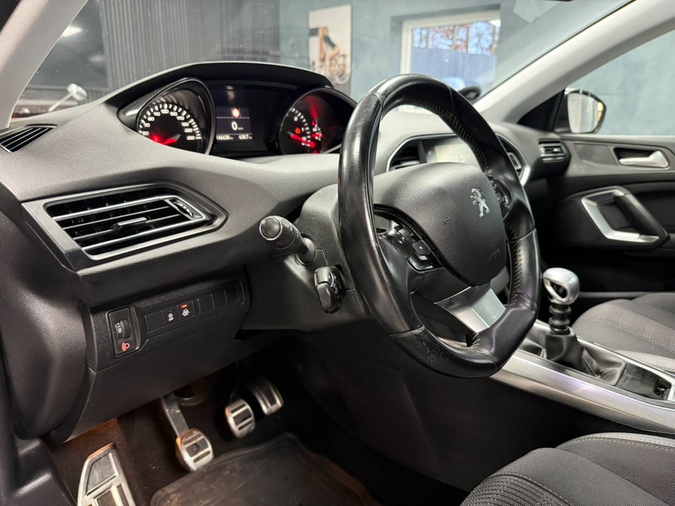 Peugeot 308 1,5 BlueHDi 130 Allure Sky 5d