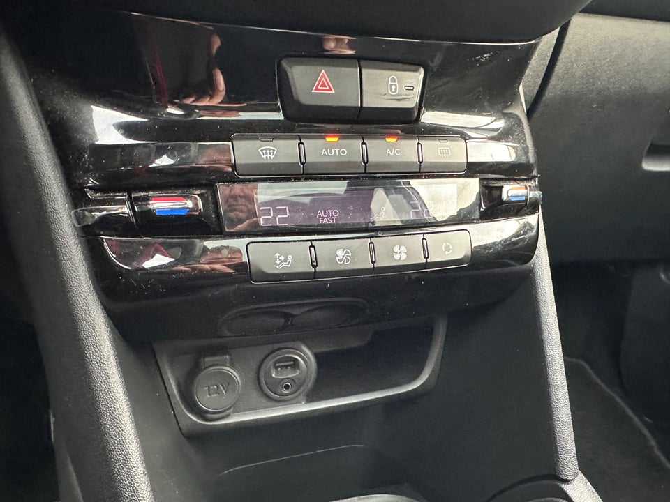 Peugeot 208 1,2 VTi Allure Sky 5d