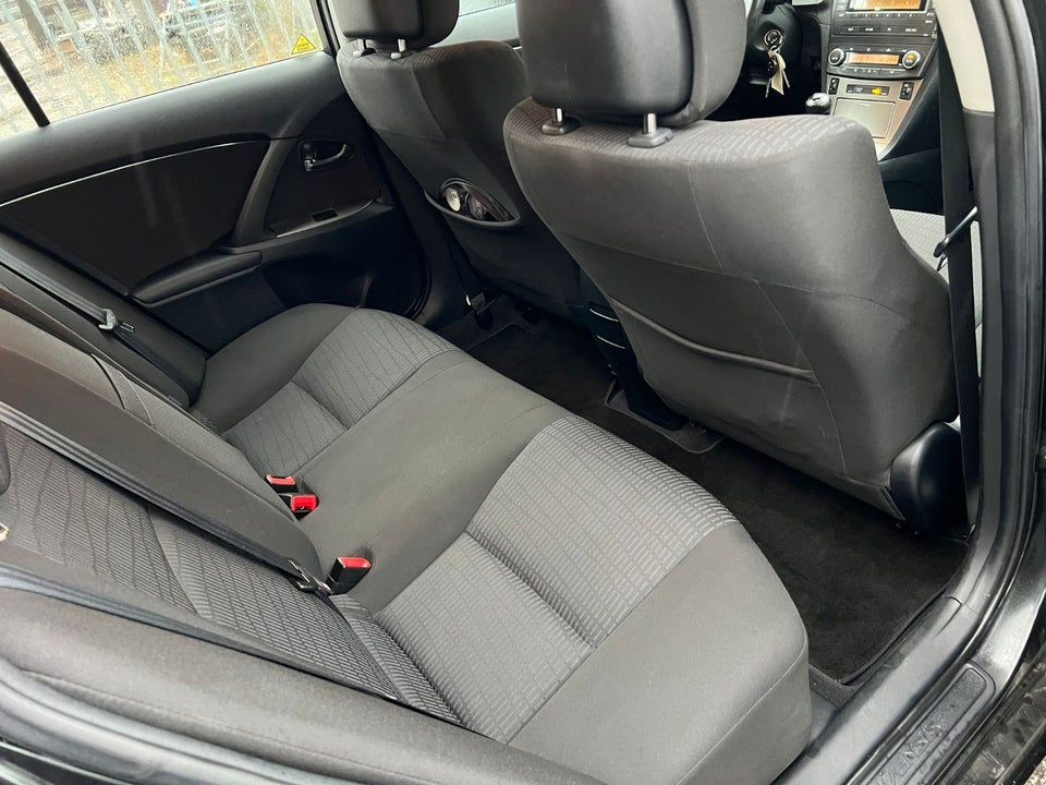 Toyota Avensis 1,8 VVT-i T2 stc. 5d