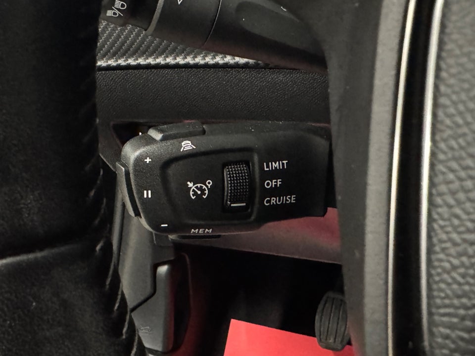 Peugeot 208 1,2 PureTech 100 Allure Sky 5d