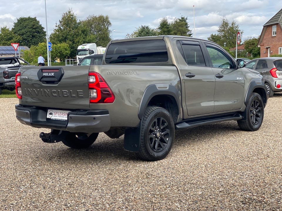 Toyota HiLux 2,8 D T4 Invincible Db.Kab aut. 4d