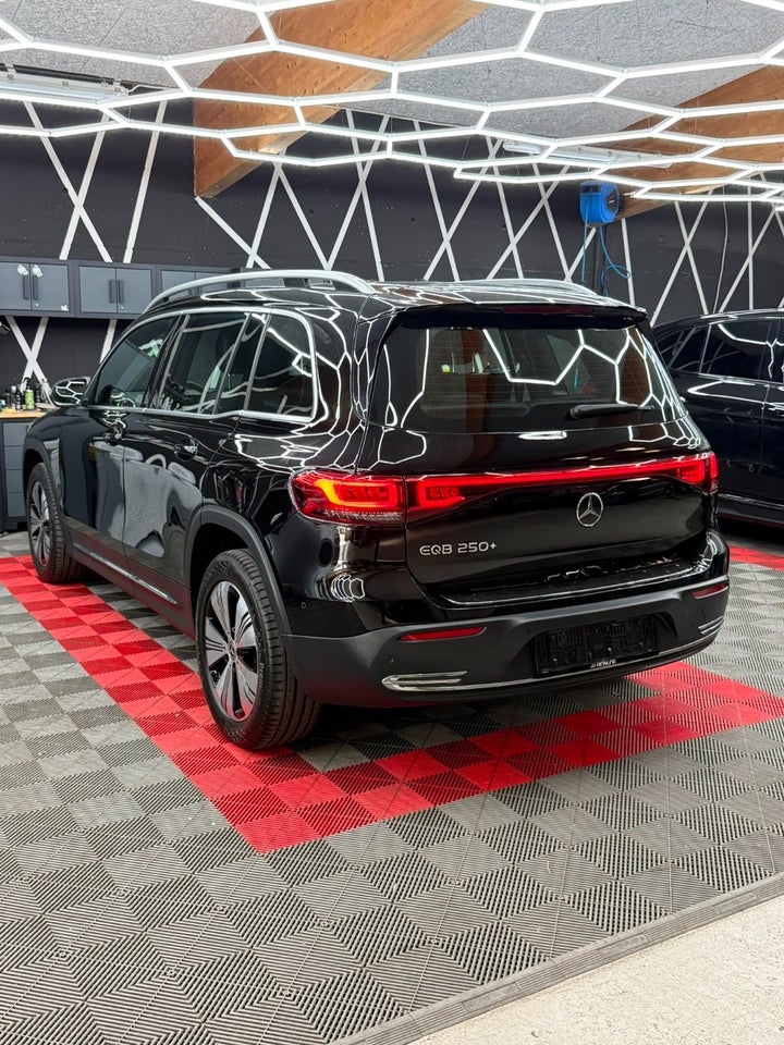 Mercedes EQB250+ Progressive 7prs 5d