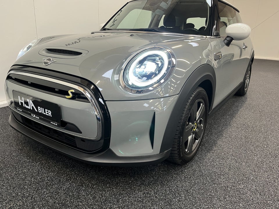 MINI Cooper SE Essential 3d