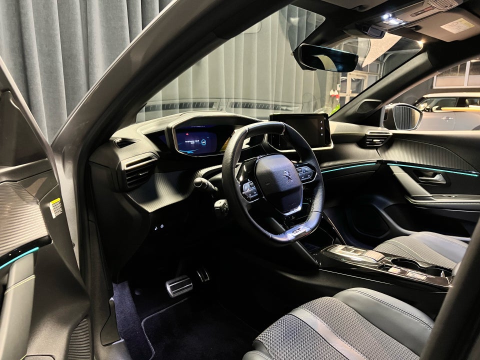 Peugeot e-208 50 GT 5d